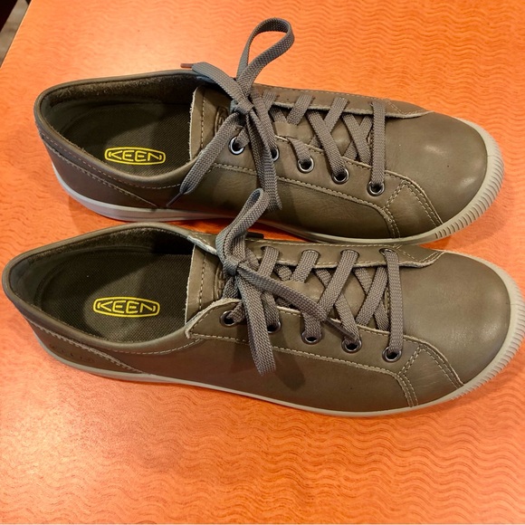 Keen Women's Gray Lace-Up Sneakers - Picture 8 of 9